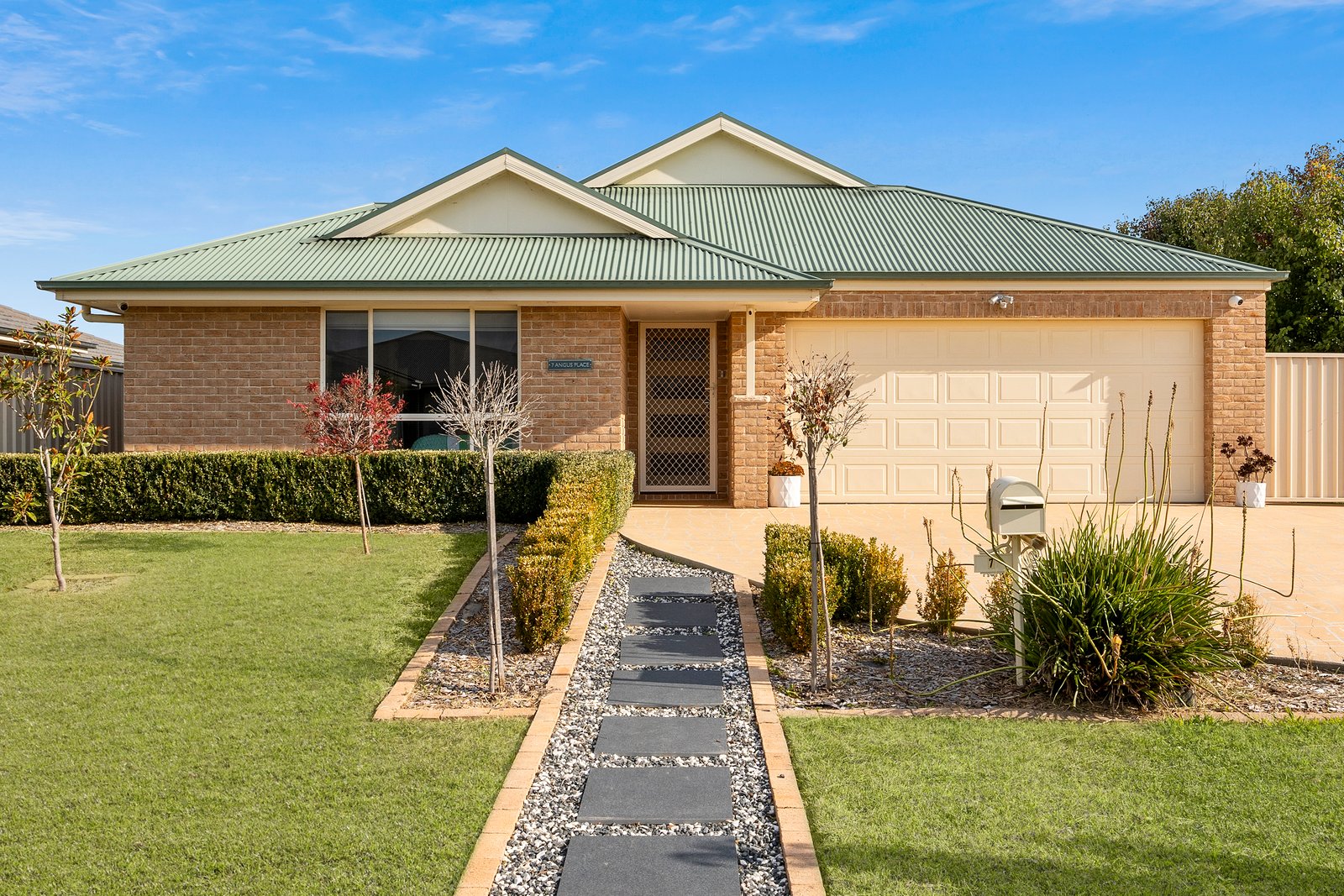 7 Angus Place BUNGENDORE 3