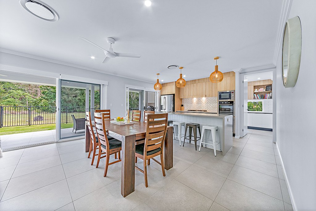 7 Arnold Court CANNONVALE 3