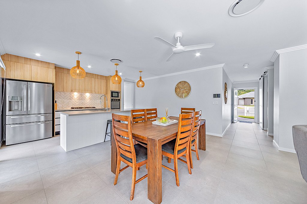 7 Arnold Court CANNONVALE 8