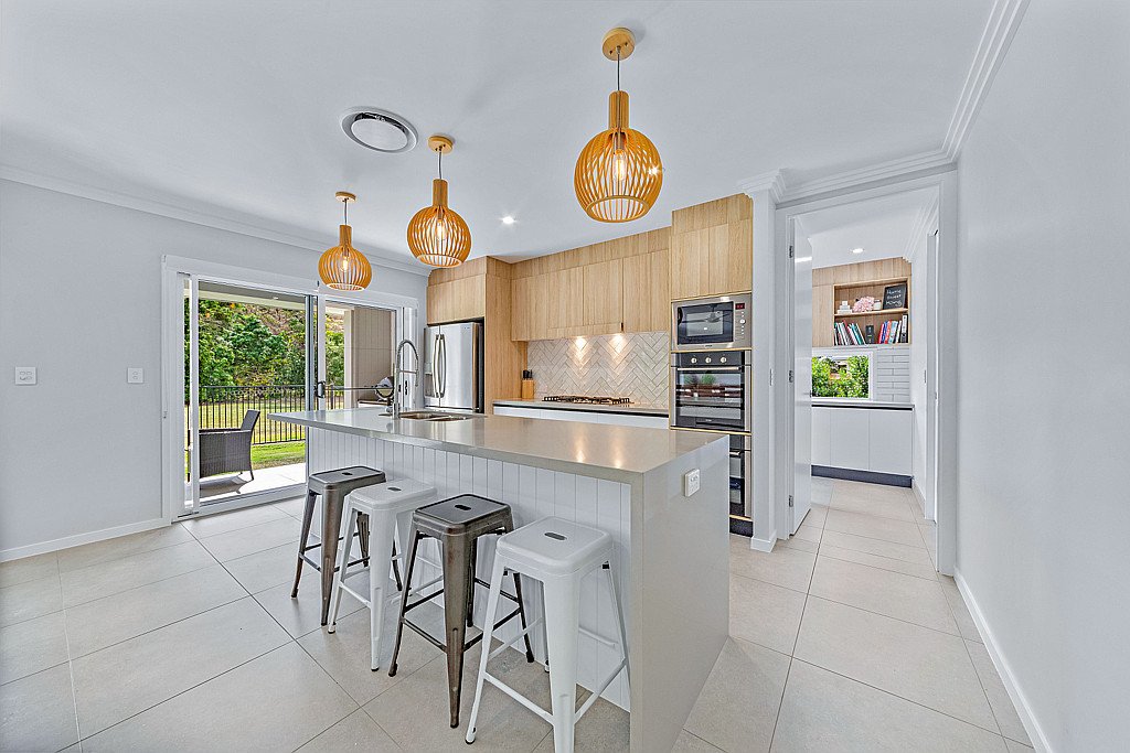 7 Arnold Court CANNONVALE 31