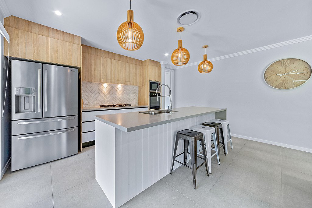 7 Arnold Court CANNONVALE 32