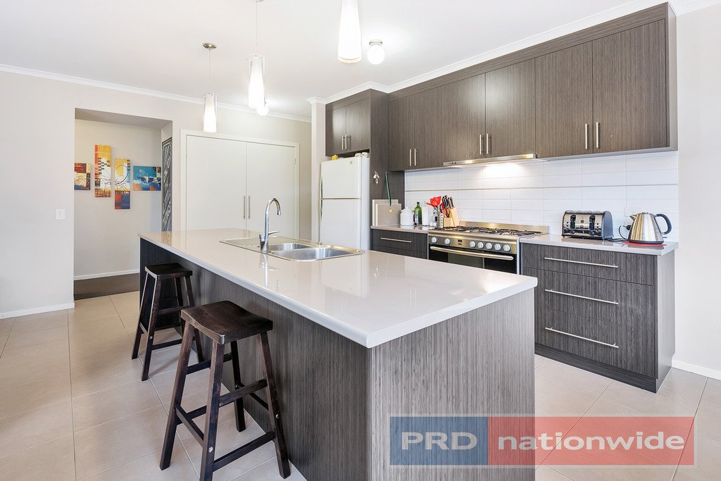 7 Avenwood Close CANADIAN 2