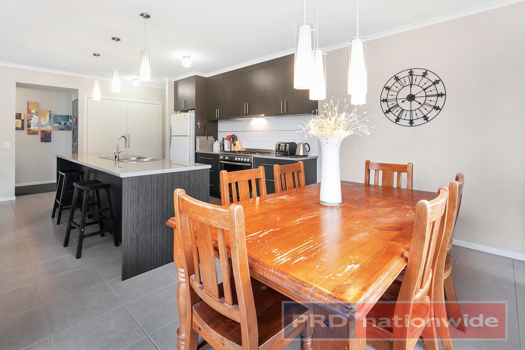 7 Avenwood Close CANADIAN 3