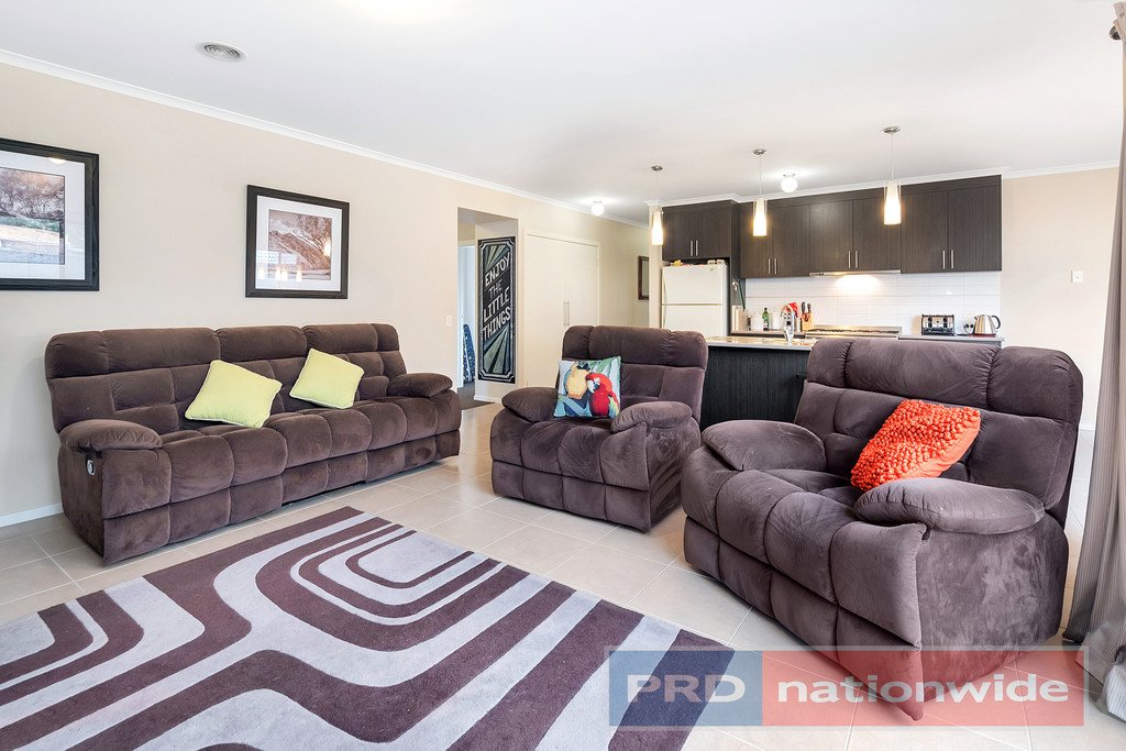 7 Avenwood Close CANADIAN 4