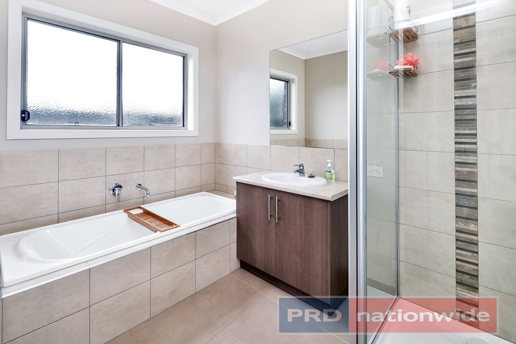 7 Avenwood Close CANADIAN 6