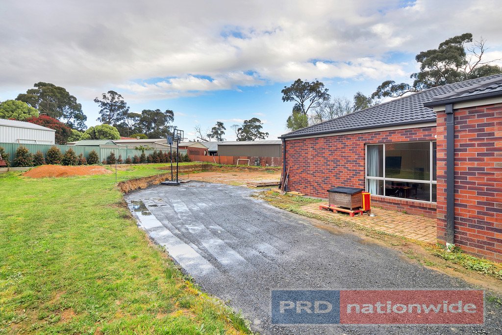 7 Avenwood Close CANADIAN 7