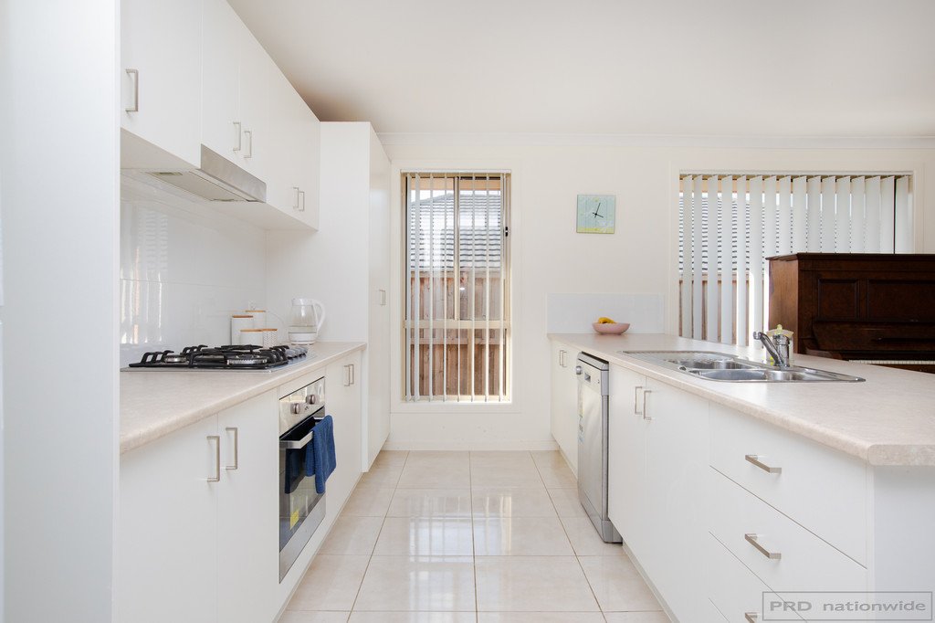 7 Babbler Way ABERGLASSLYN 3