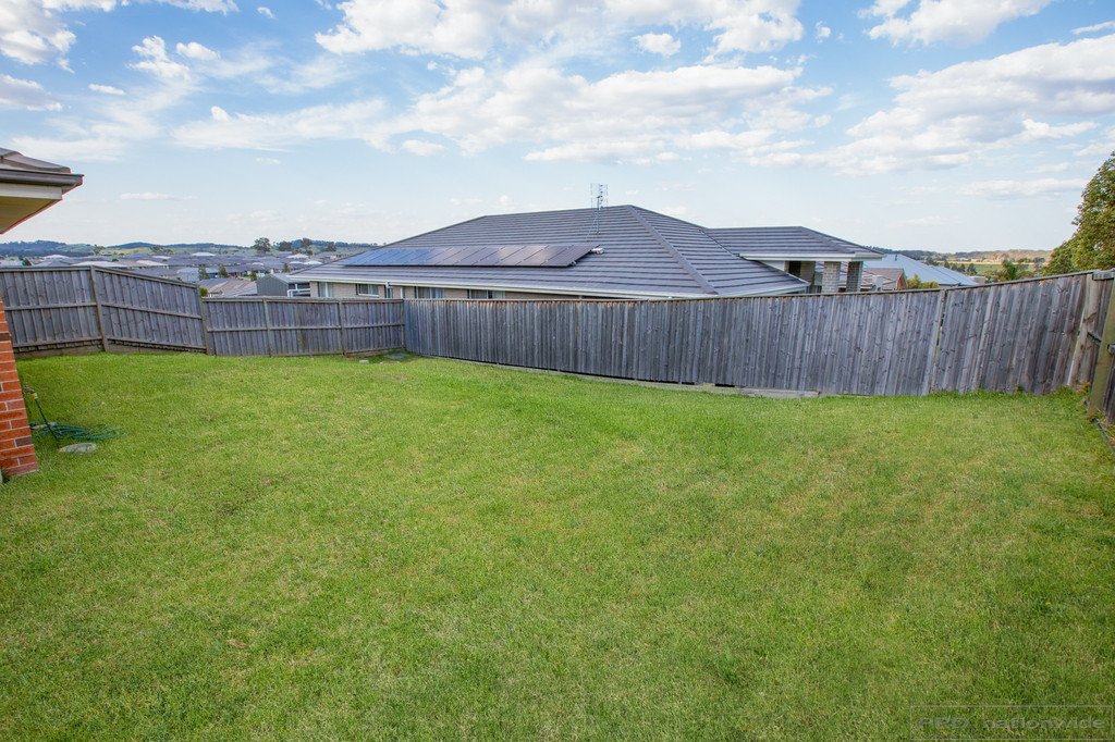 7 Babbler Way ABERGLASSLYN 9