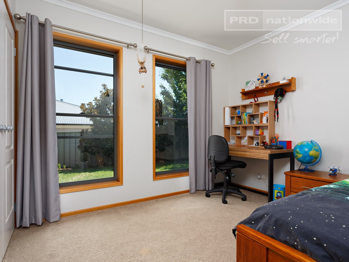 7 Balala Crescent BOURKELANDS 12