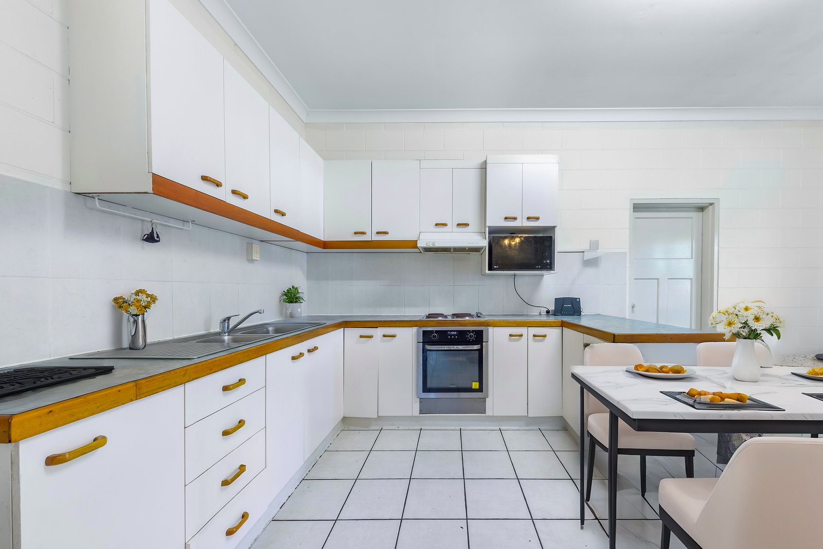 7 Barry St  PROSERPINE 2