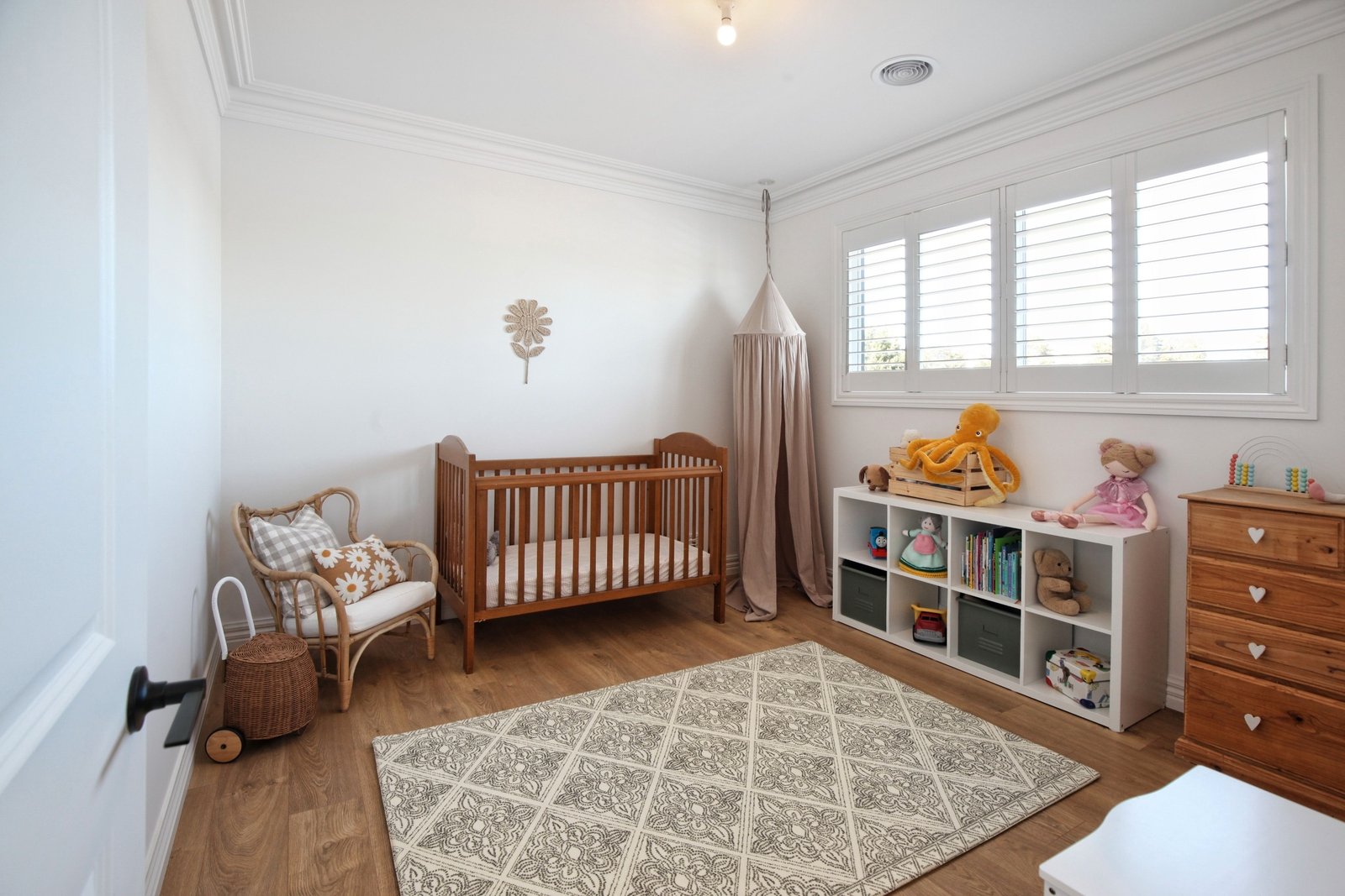 Real Estate and Property in 7 Beaumont Place, Woodend, VIC