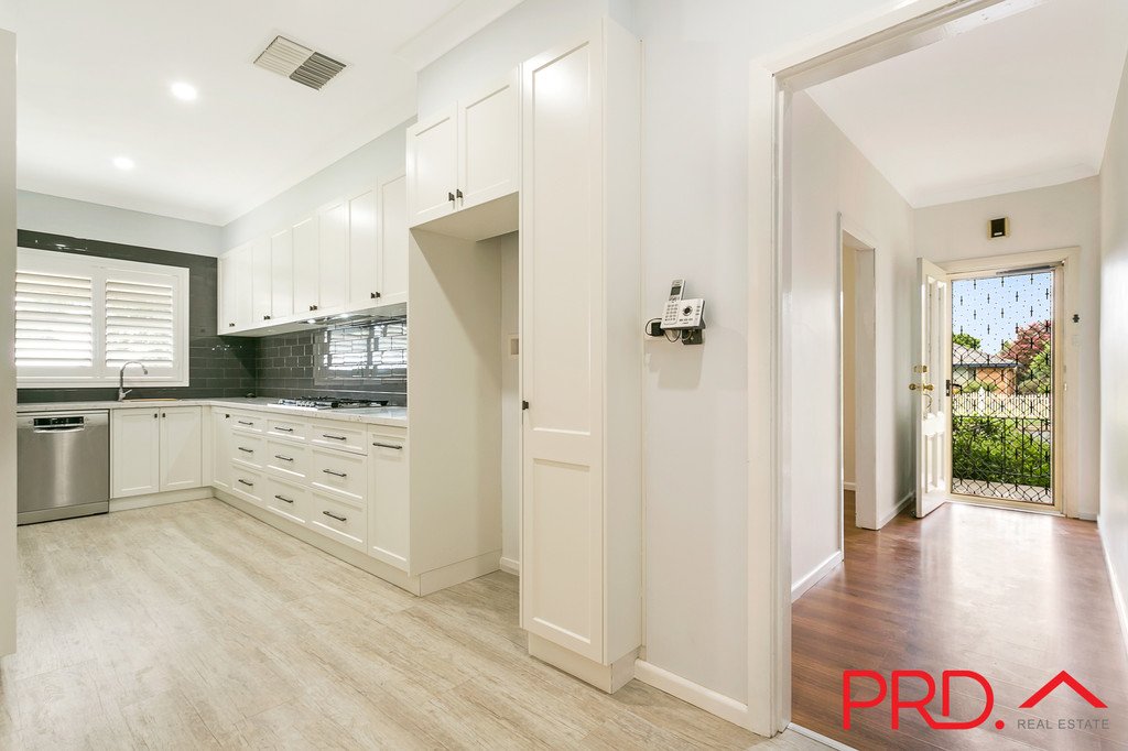 7 Begonia Street TAMWORTH 10