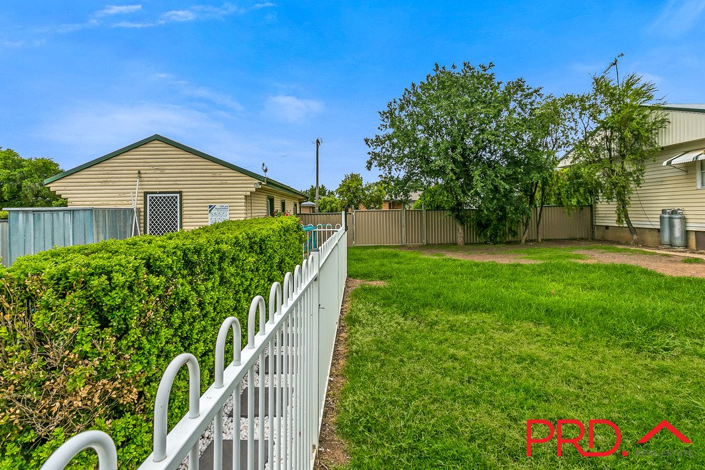 7 Begonia Street TAMWORTH 21