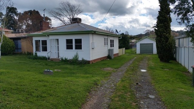 7 Blowering Road TUMUT 1