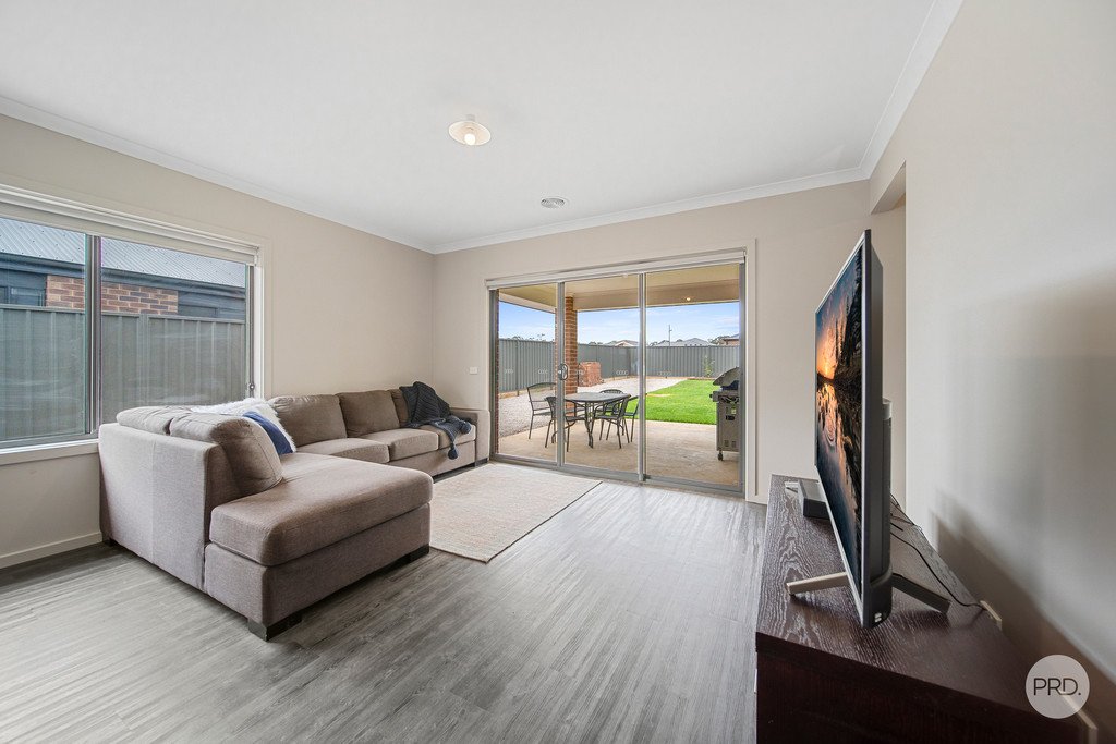 7 Bonnington Street JACKASS FLAT 2