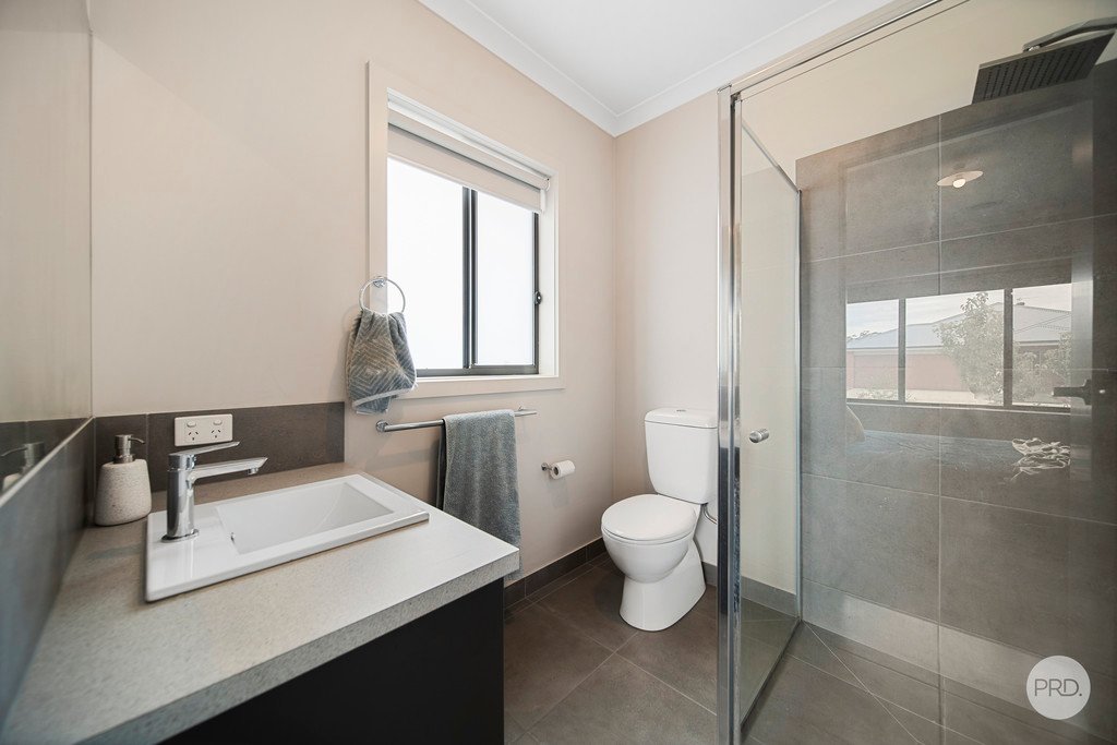 7 Bonnington Street JACKASS FLAT 6