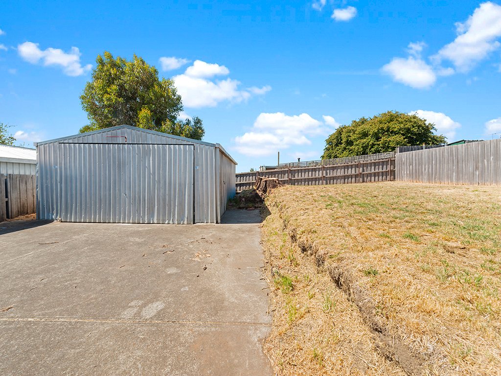 7 Boondar Street CHIGWELL 12