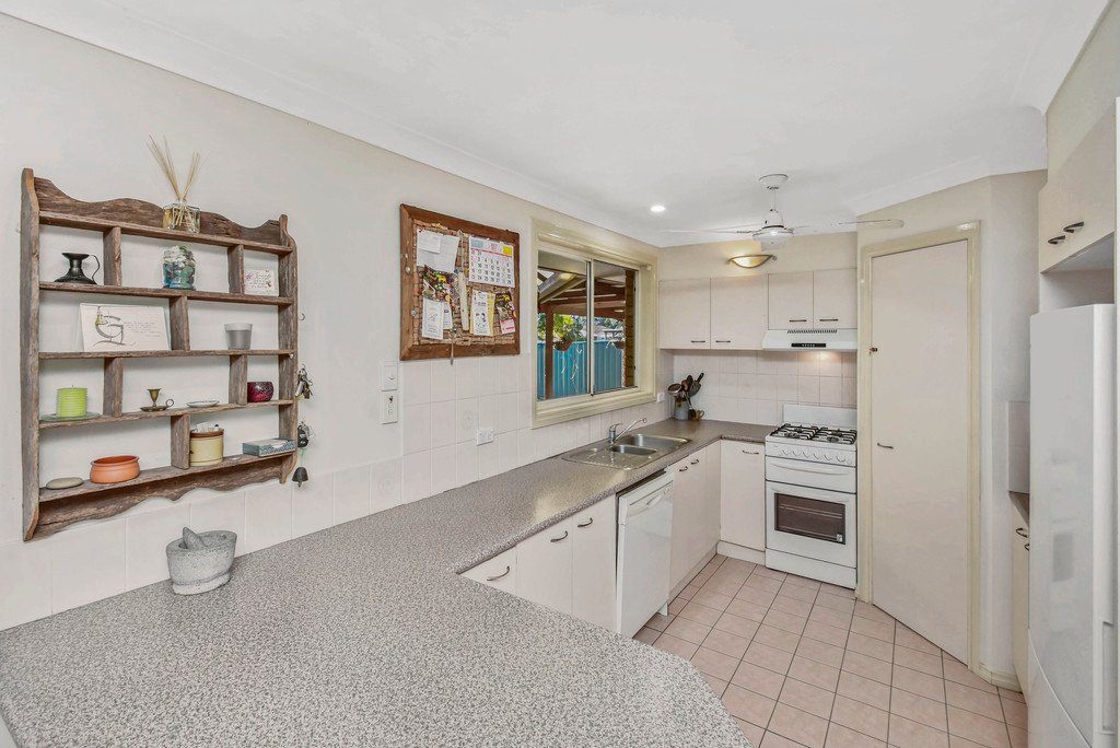 7 Botanic Drive LAKEWOOD 3