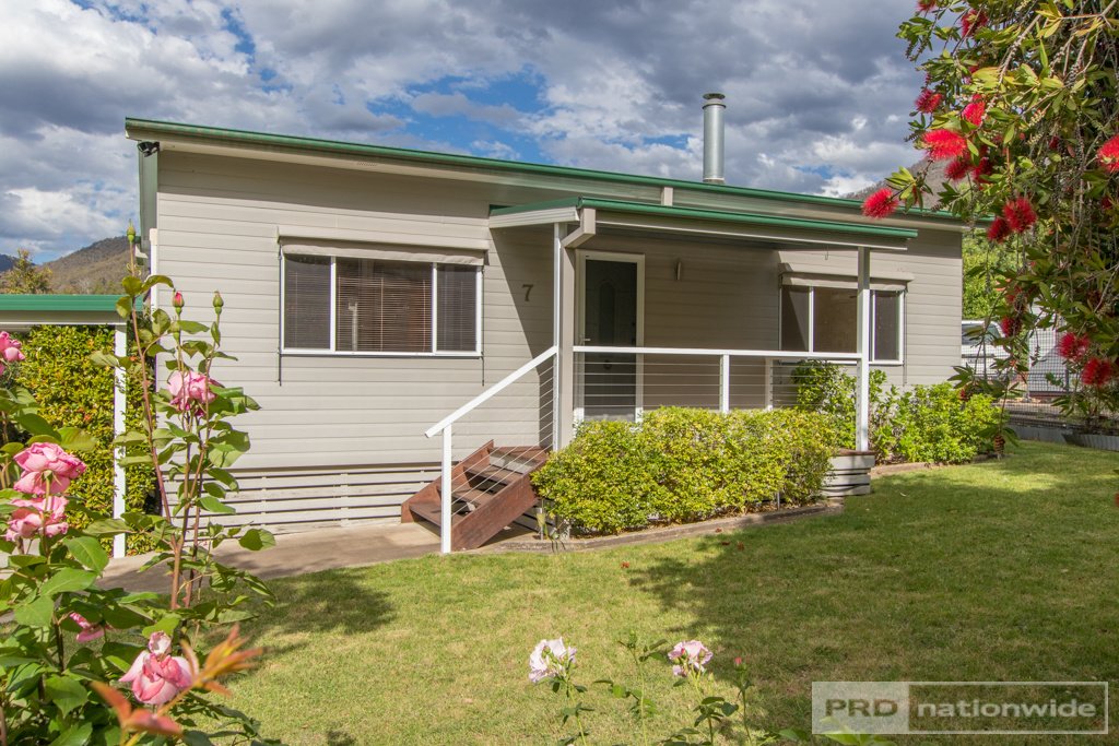 7 Bowman Street TALBINGO 1