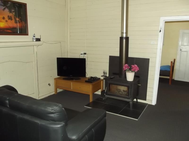 7 Broughton Street TUMUT 8