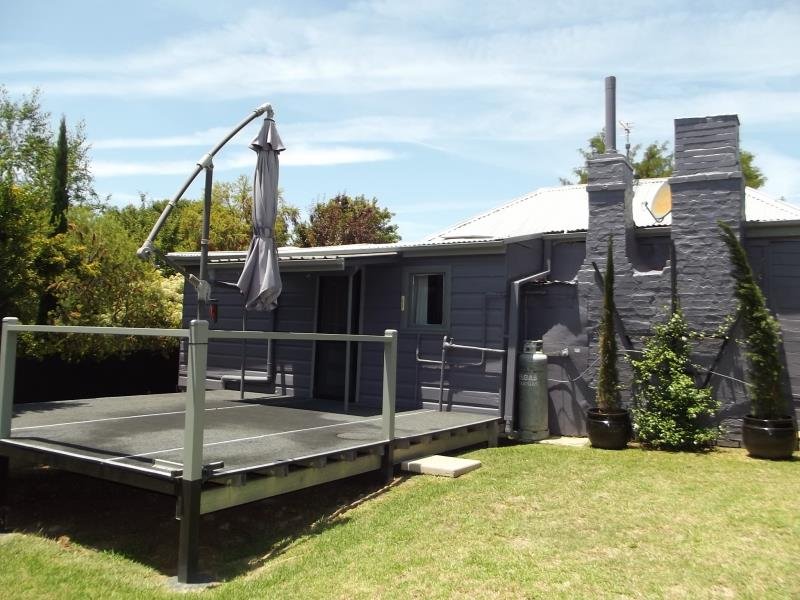 7 Broughton Street TUMUT 9