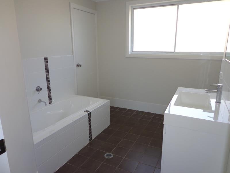 7 Brushbox Grove TAMWORTH 3
