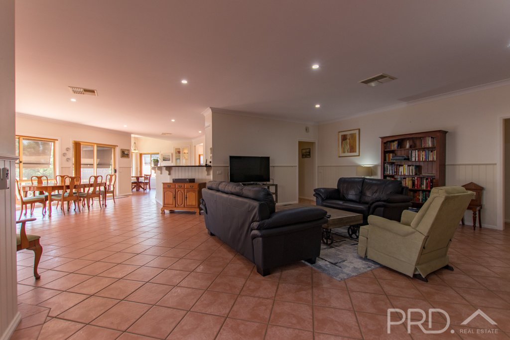 7 Burbury Mews TUMUT 11