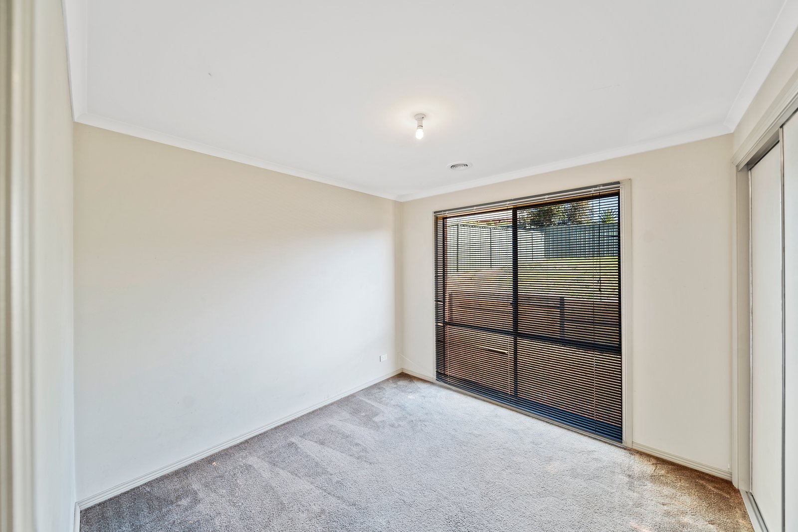 7 Cambridge Court CALIFORNIA GULLY 9