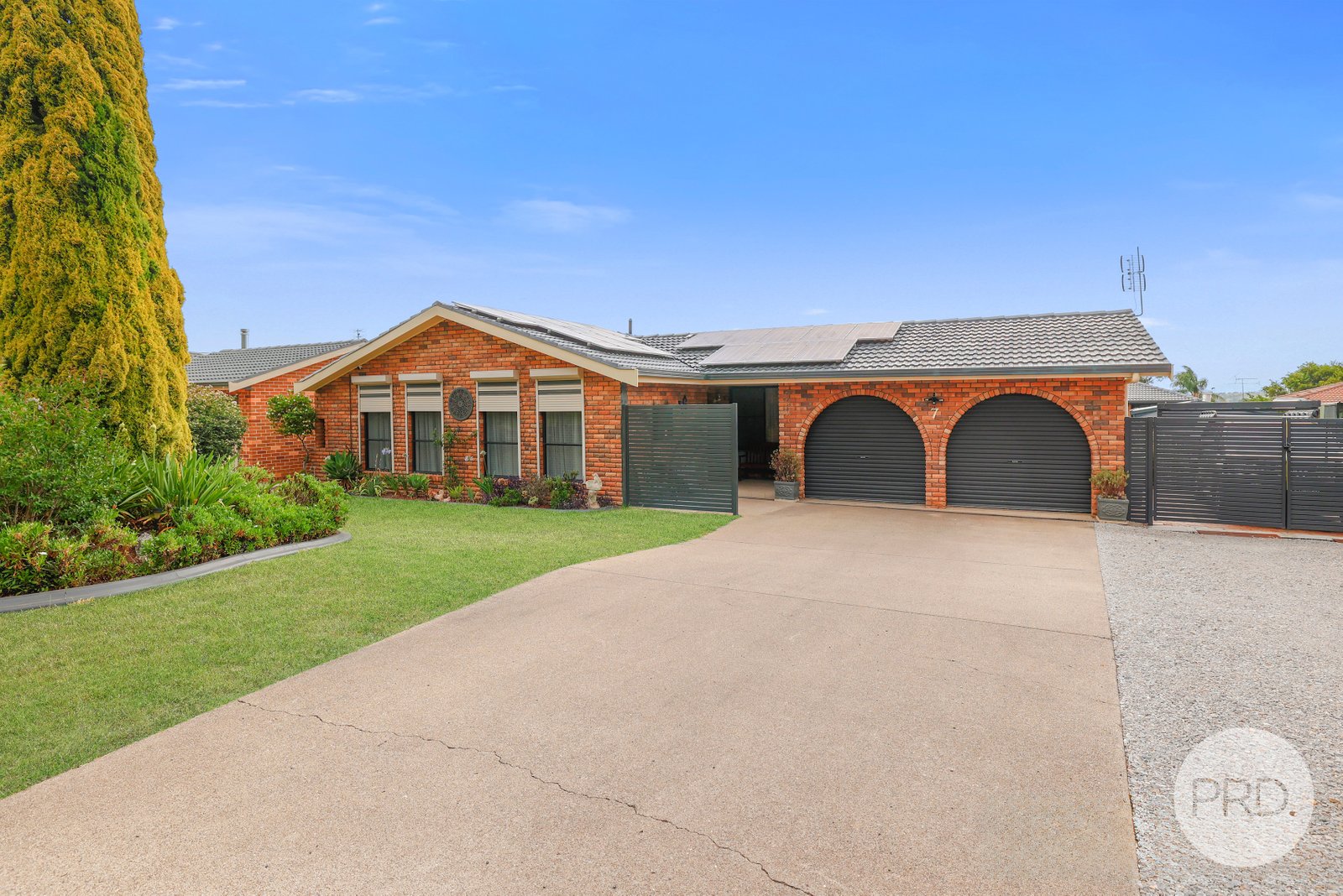 7 Camira Crescent TAMWORTH 1
