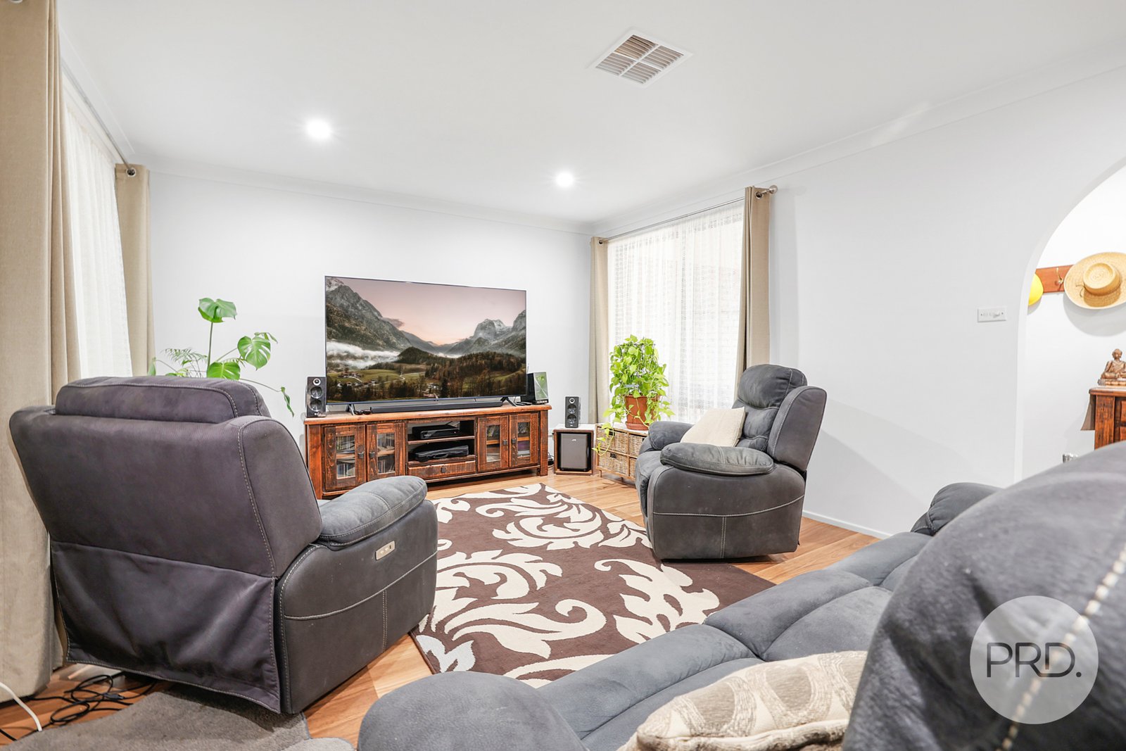 7 Camira Crescent TAMWORTH 8