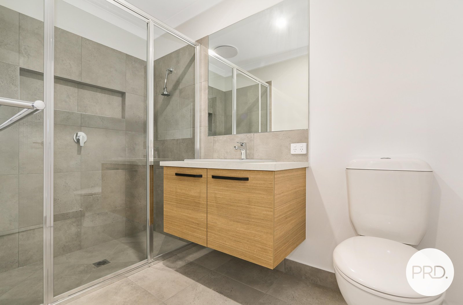 7 Canterbury Road THURGOONA 10