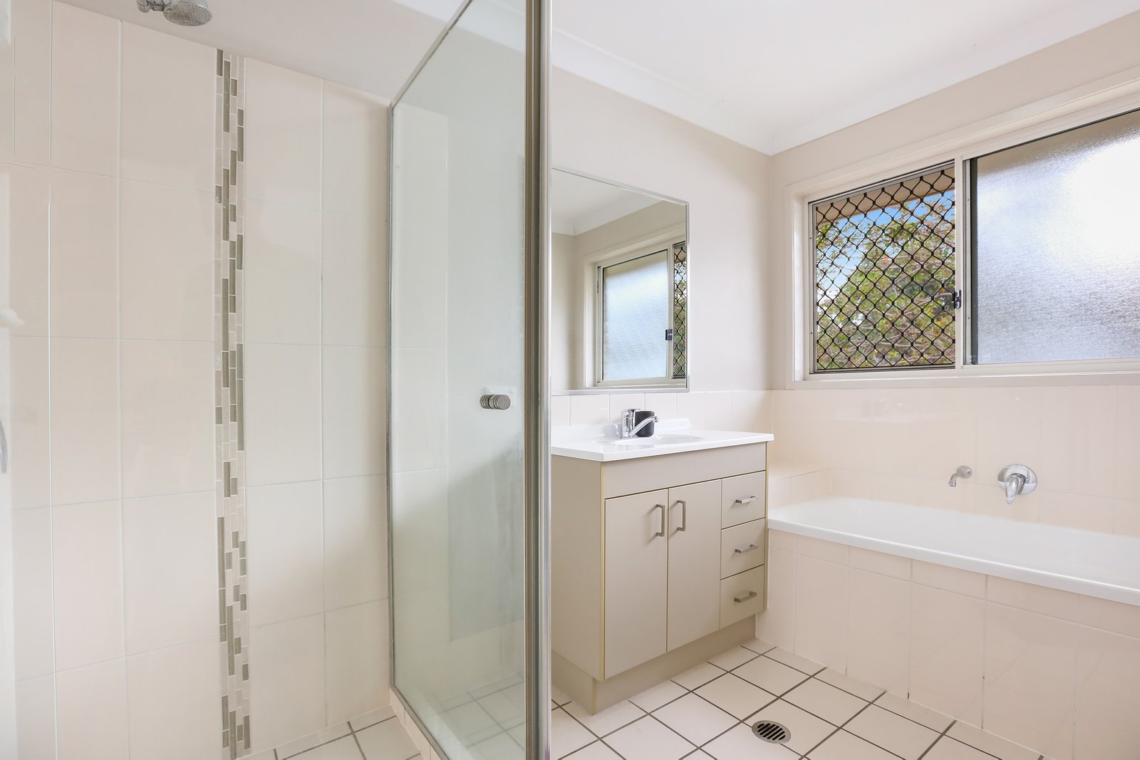7 Catalunya Court OXENFORD 12