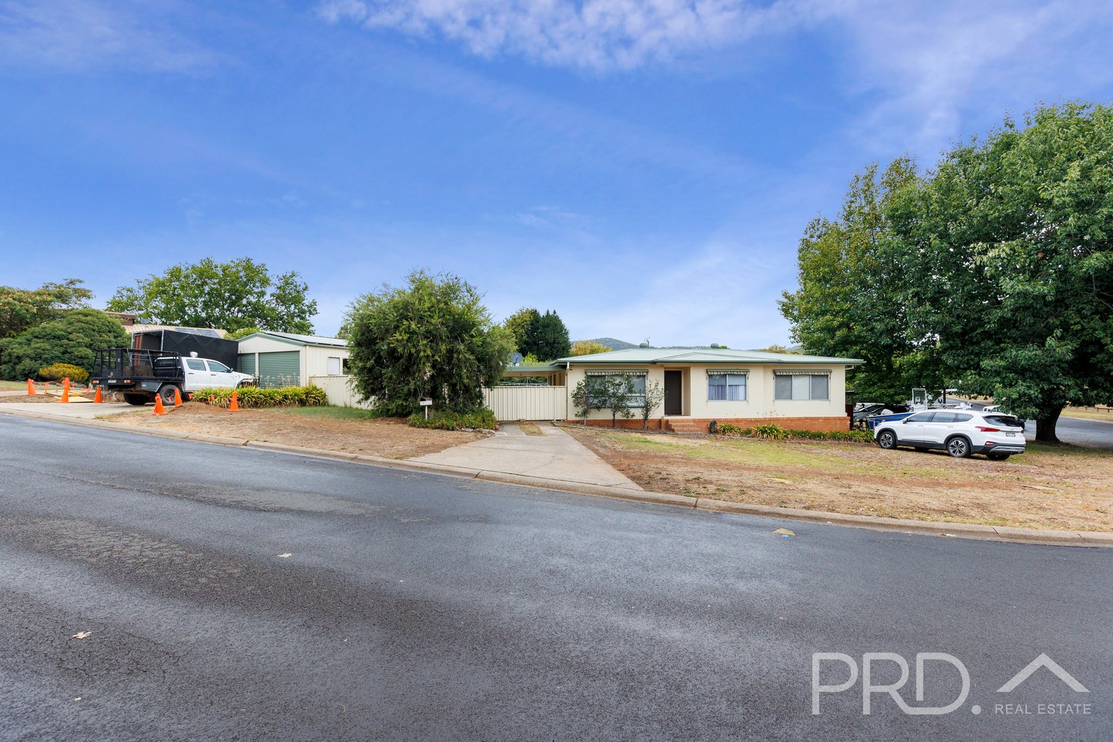 7 Cedar Crescent TUMUT 12