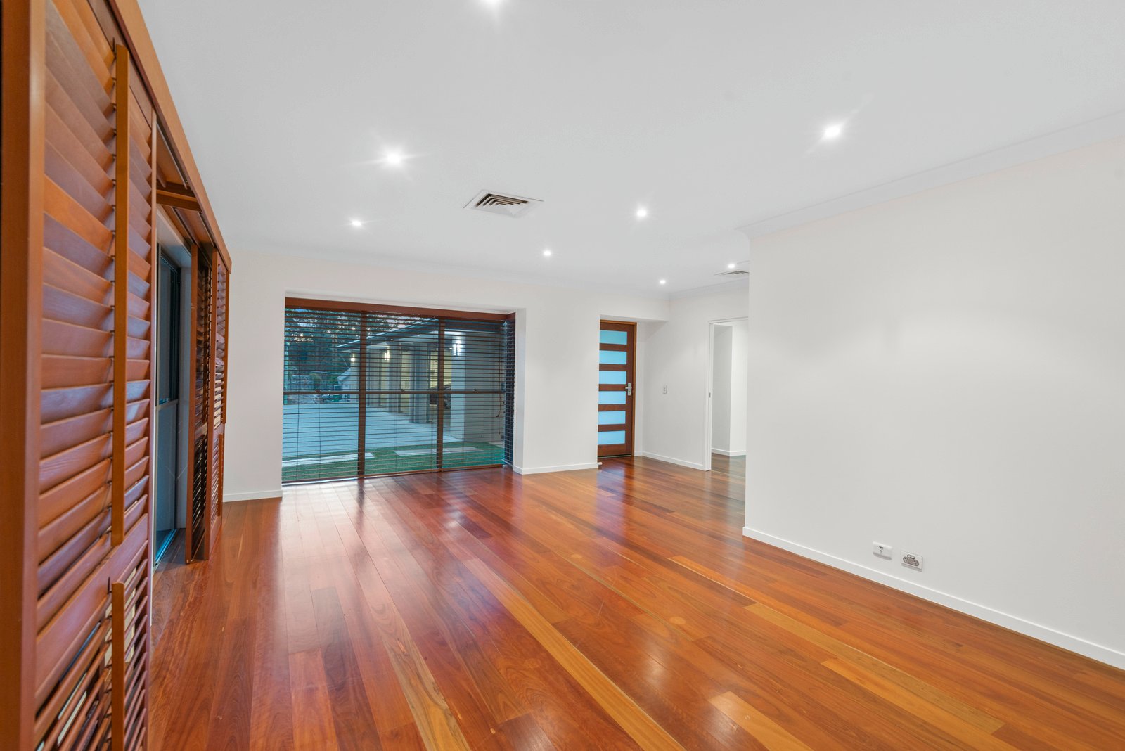 7 Cheshire Grove ELANORA 16