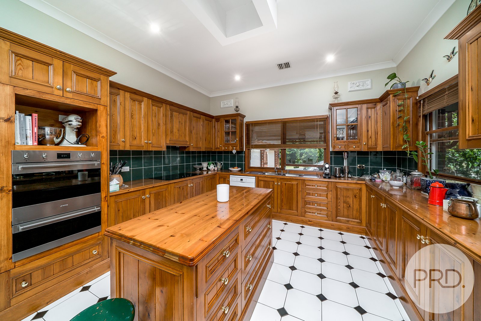 7 Clare Avenue LAKE ALBERT 8