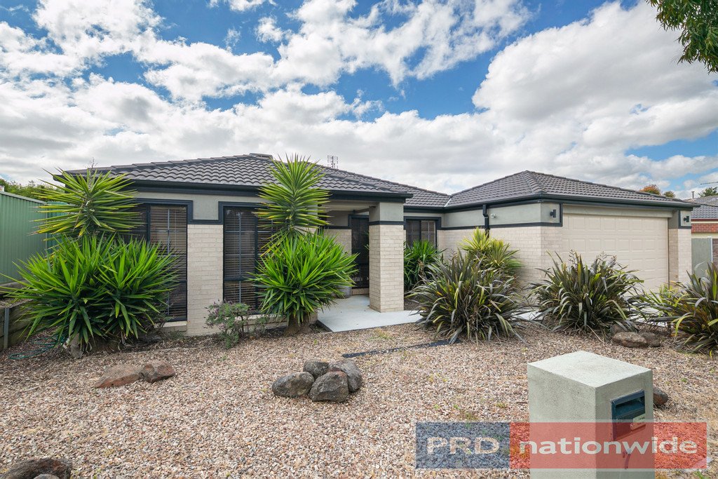 7 Clayton Park Drive CANADIAN 1