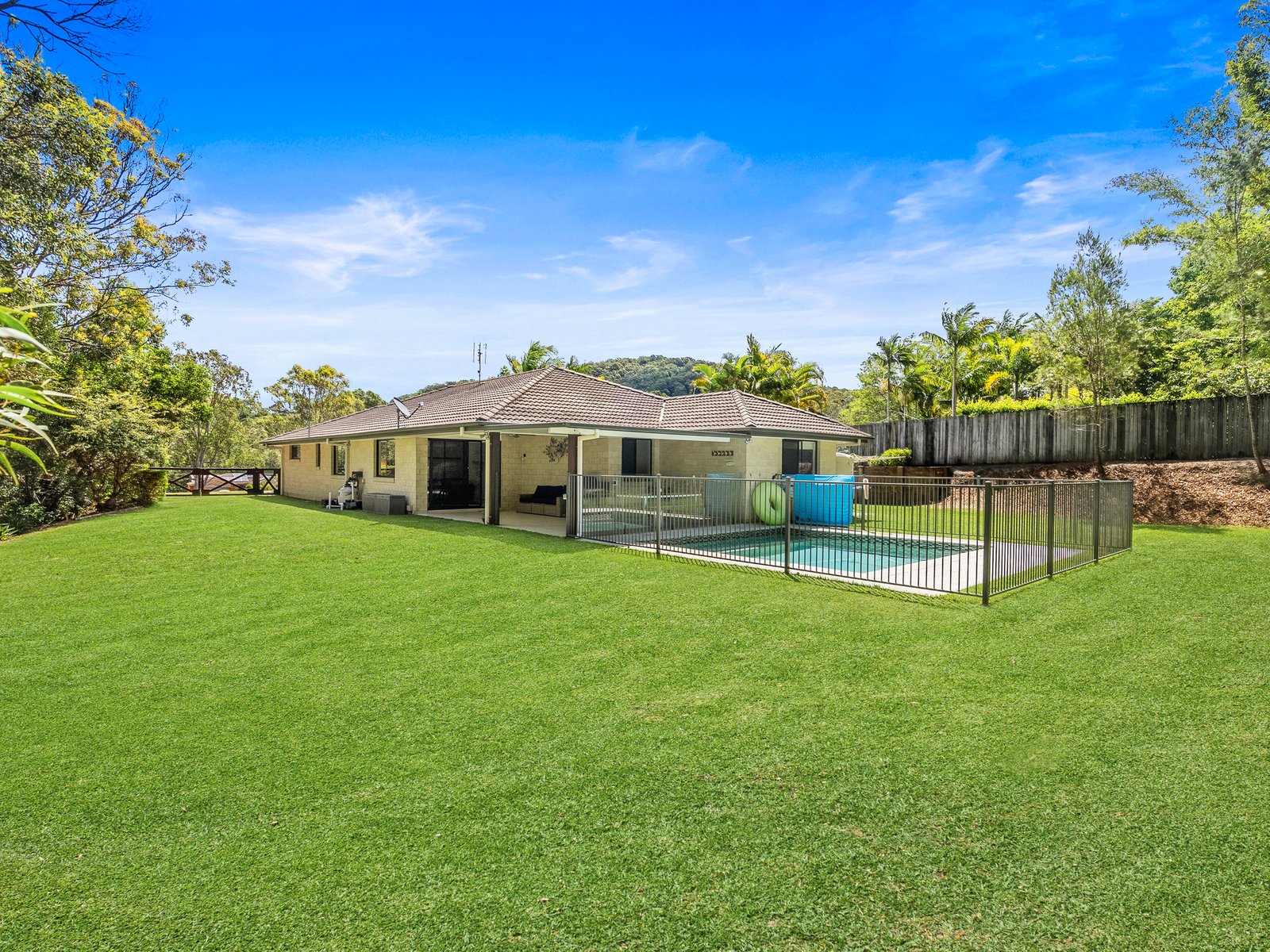 7 Coorabin Court TALLEBUDGERA 1