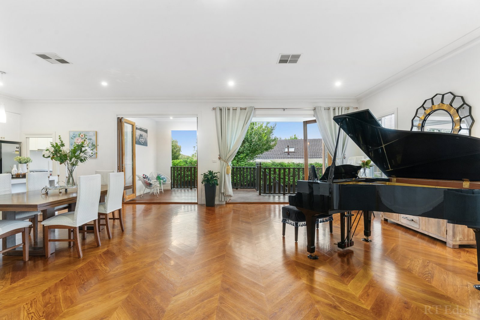 Real Estate and Property in 7 Cornfield Grove, Box Hill South, VIC