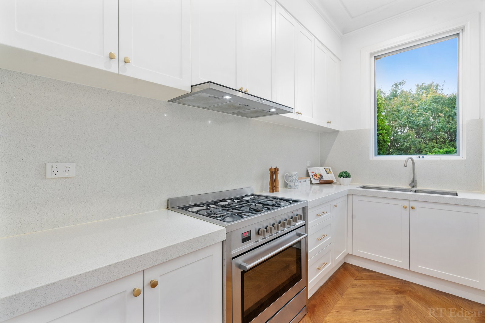 Real Estate and Property in 7 Cornfield Grove, Box Hill South, VIC