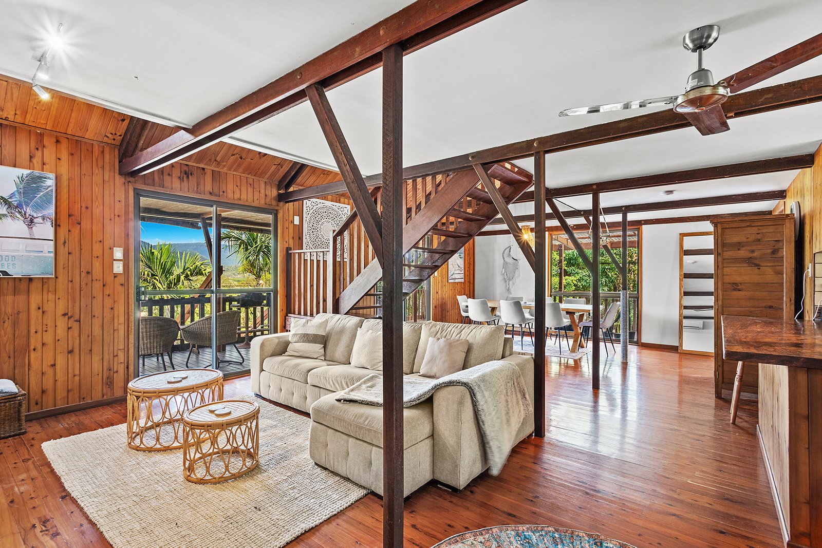 7 Coryule Place CANNONVALE 3