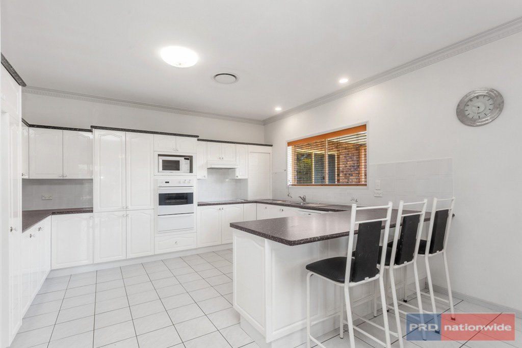 7 Cotswold Pl  BRIDGEMAN DOWNS 4