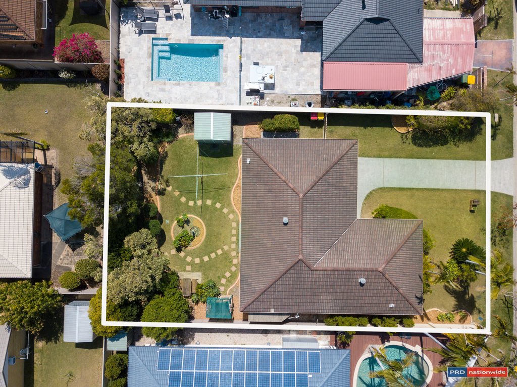 7 Courser Court BURLEIGH WATERS 19