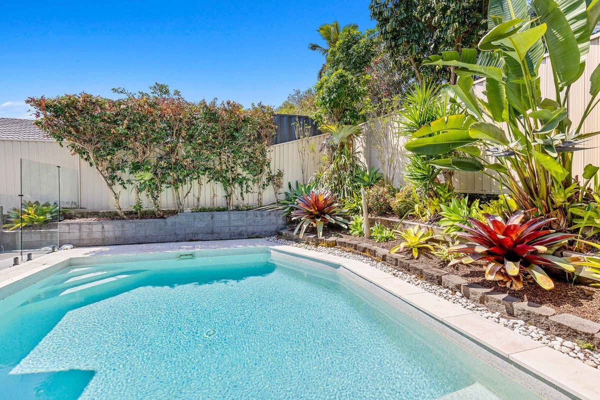 7 Cowell Drive Burleigh Heads 16