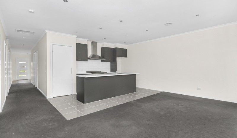 Gallery: 7 Creek View Close