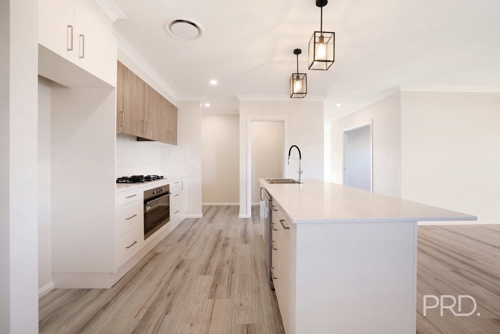 7 Crested Avenue TAMWORTH 13