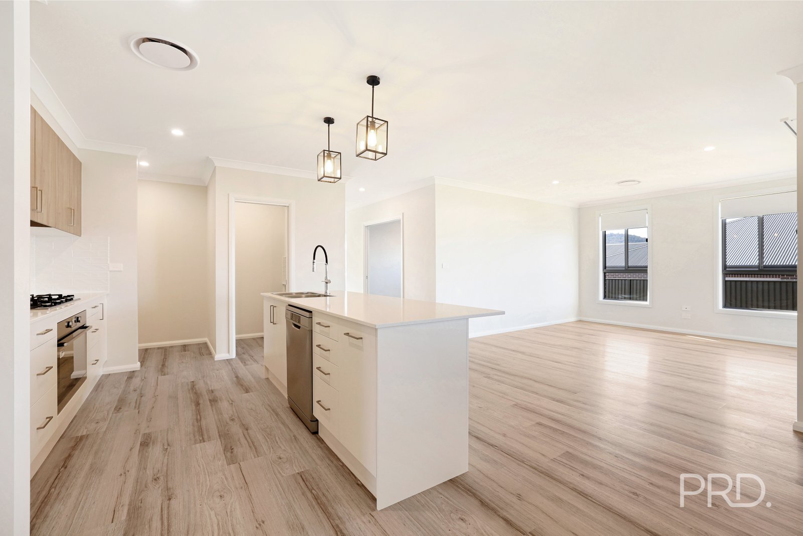 7 Crested Avenue TAMWORTH 14