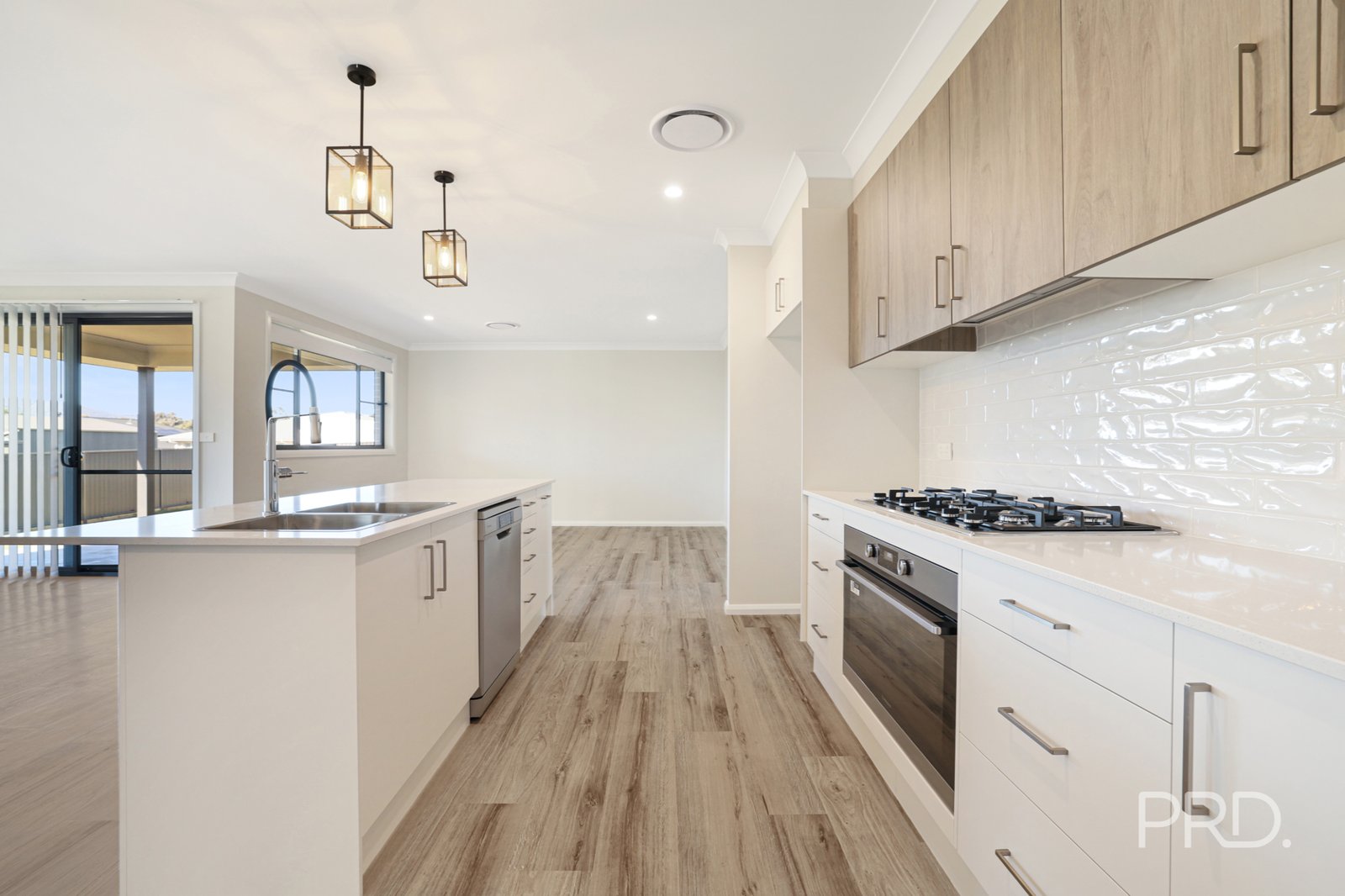 7 Crested Avenue TAMWORTH 15