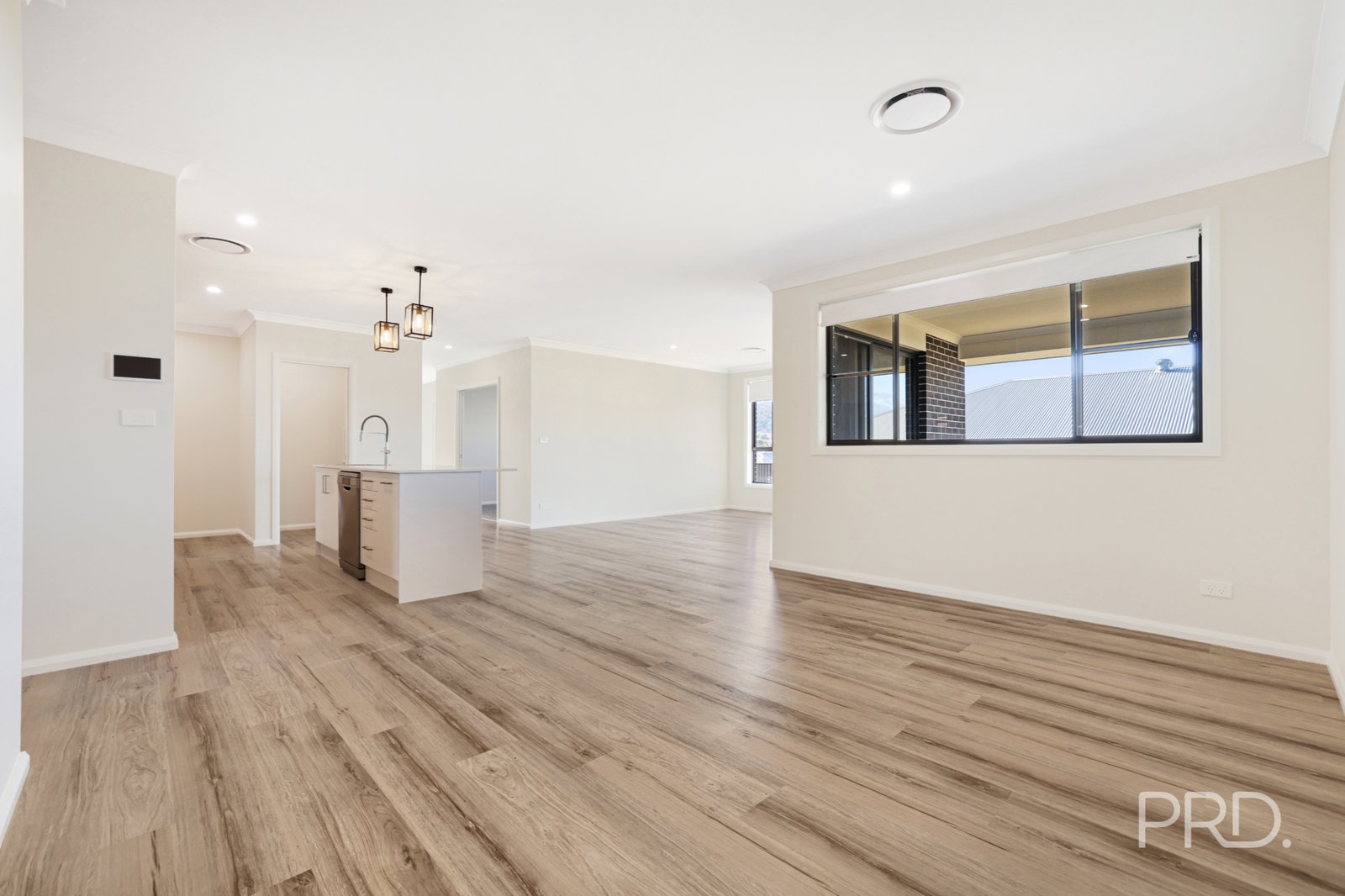 7 Crested Avenue TAMWORTH 17