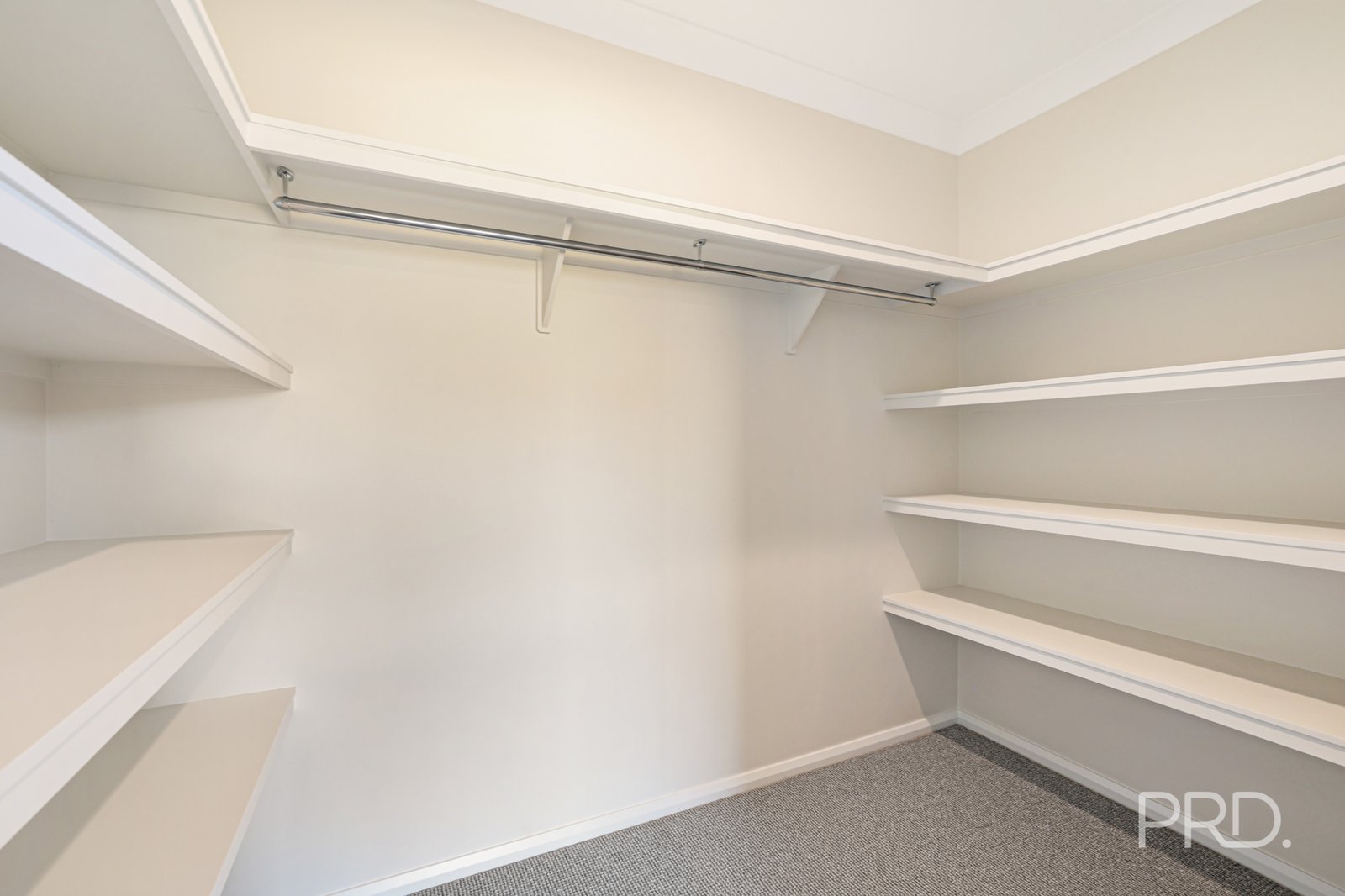 7 Crested Avenue TAMWORTH 25