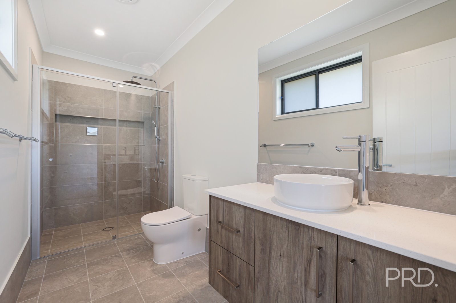 7 Crested Avenue TAMWORTH 27